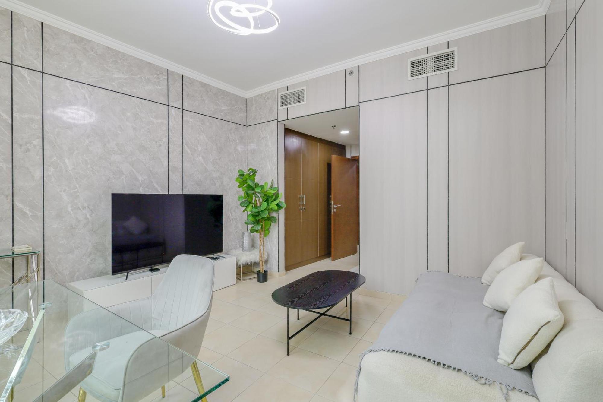 Spacious Beds In Downtown Apartment Dubai