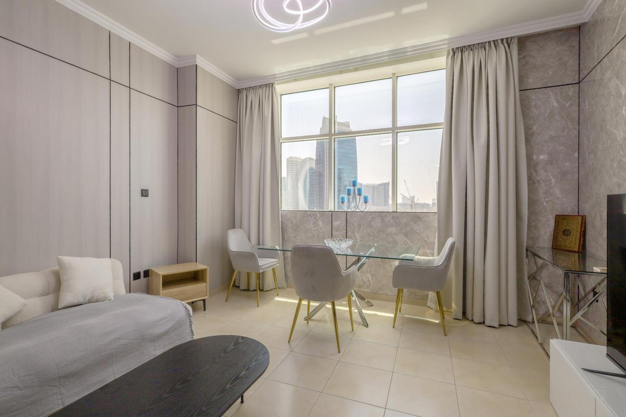 Spacious Beds In Downtown Apartment Dubai