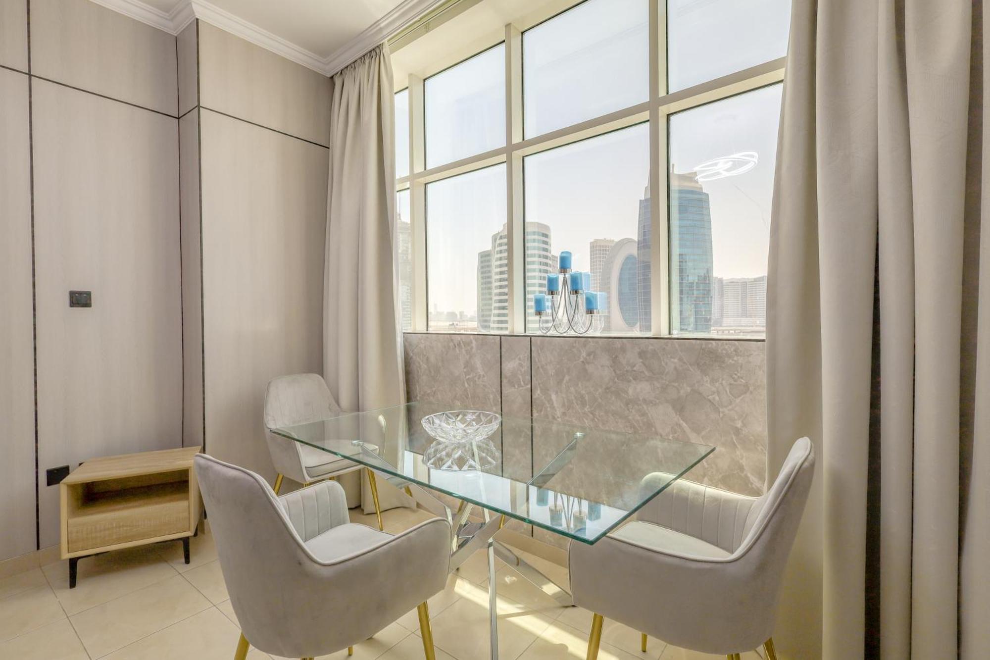 Spacious Beds In Downtown Apartment